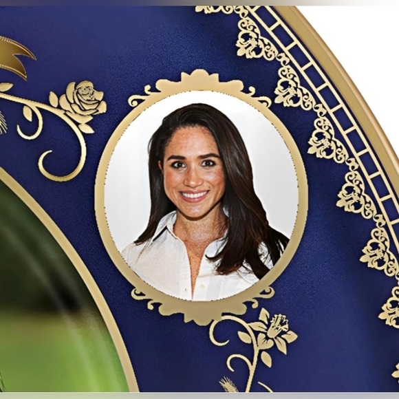 The Bradford Exchange Prince Harry & Meghan Royal Engagement Plate - Picture 7 of 13